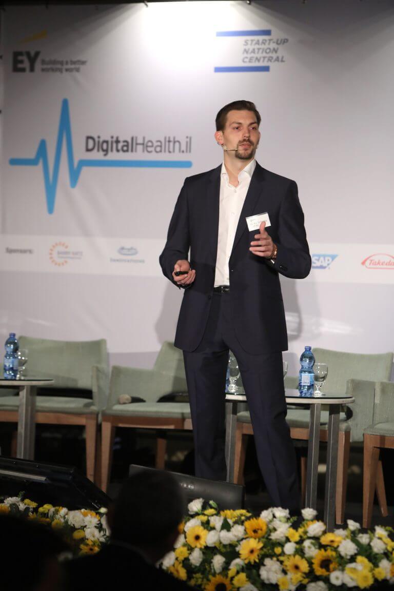 الدكتور كاي سبيرلينج، ملحق الصورة: شاولي لاندنر