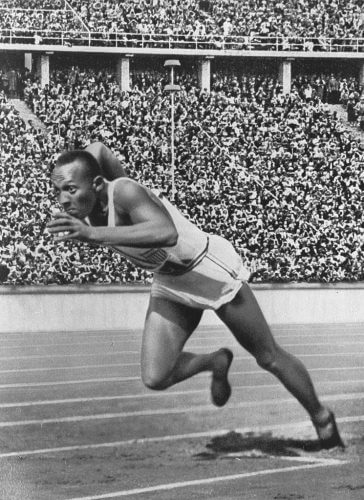 الرياضي الأمريكي جي سي إيفانز في أولمبياد برلين عام 1936. المصدر: ويكيميديا.