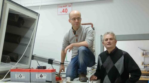 Prof. Eli Zaldov (right) and Dori Labartel measure temperature in very cold situations. Source: Weizmann Institute magazine.