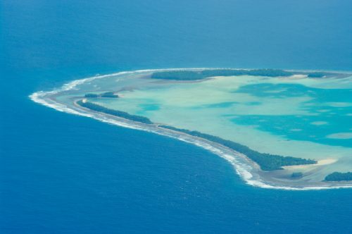 אחד האטולים של מדינת האיים טובאלו. צילום: Tomoaki INABA.