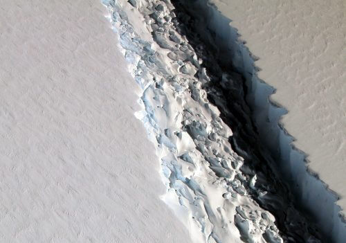 צילום תקריב של הסדק במדף הקרח לארסן ג', שנעשה על ידי לוויין של נאס"א בנובמבר 2016. מקור: נאס"א.