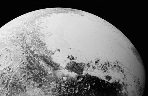 Pluto is a tiny but fascinating world, with a thin atmosphere, glaciers and mountains, but should it be considered a planet? Photo of the New Horizons probe from its encounter with Pluto in July 2015. Source: NASA.