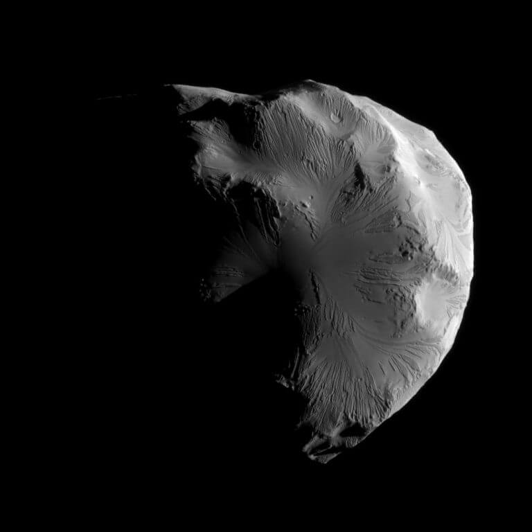 הירחון הלן של שבתאי, בצילום של קאסיני מ-2011. מקור: נאס"א.