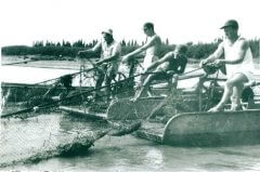 דייגים באגם החולה, בסביבות שנת 1943. מקור: The Galil Elion Archive / PikiWiki.