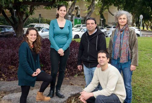 From right to left: Dr. Dina Leshkowitz, Dr. Erez Rumi, Prof. Avraham Yaron, Hadas Sher Shalom Valeria Olisa. "hijacking" of components. Source: Weizmann Institute magazine.