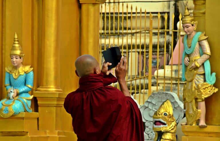 The world is changing, but is the rate of change accelerating or slowing down? Would a person who fell asleep in 1950 and woke up in our time be as surprised as a person who was in 1850 and woke up 50 years later would be surprised? In the photo: a monk in Myanmar takes a picture with a smartphone. Source: Jennifer Stahn.