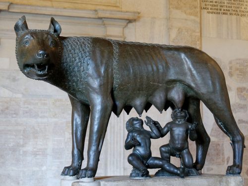 פסל "הזאבה הקפיטולנית", שמציג את רֵמוּס ורוֹמוּלוּס, שלהם מיוחסת הקמת העיר רומא, יונקים מהזאבה. צילום: Jastrow / Wikimedia.