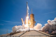 השיגור הראשון ברצץף השיגורים הצמודים שערכה ספייס אקס, שנערך ביום שישי. מקור: SpaceX.