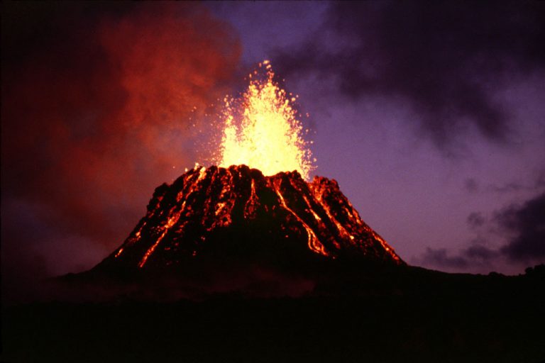 חרוט געשי בהר הגעש קילוואה בהוואי. מקור: United States Geological Survey / G.E. Ulrich.