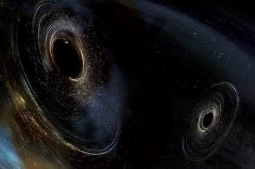 رسم توضيحي يوضح الشكل الذي يبدو عليه ثقبان أسودان مندمجان مشابهان لتلك التي اكتشفها مرصد LIGO. تدور الثقوب السوداء بشكل غير صحيح مما يعني أن لها اتجاهات مختلفة بالنسبة للحركة العامة للمدار الثنائي. عثر مرصد LIGO على أدلة تشير إلى أن مدار ثقب أسود واحد على الأقل في نظام GW170104 لم يتم اكتشافه سابقًا من خلال حركته المدارية قبل اندماجه مع شريكه. الصورة: مرصد ليجو/معهد كاليفورنيا للتكنولوجيا/معهد ماساتشوستس للتكنولوجيا/أورور سيمونيت