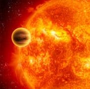 הדמייה של פגאסי 51b - ענק גזים שמקיף כוכב הדומה לשמש שלנו, אך קרוב אליה מאד, מה שמעניק לו ולדומיו את הכינוי "צדק חם". מקור: NASA/JPL-Caltech.