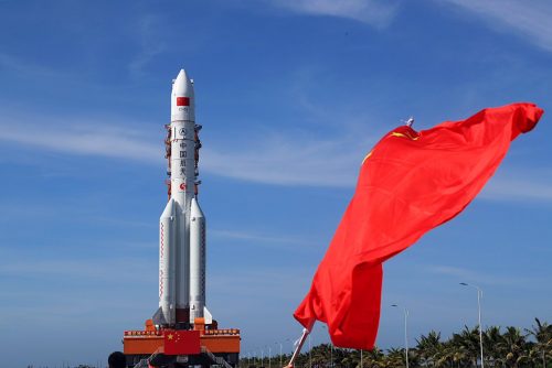 המשגר לונג מארץ' 5 לפני השיגור. מקור: Xinhua.
