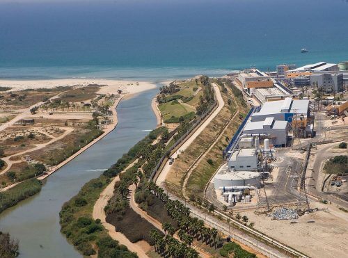 The desalination plant in Hadera. Despite the desalination, and perhaps because of it, the state of natural water in Israel is not alarming. Photo: IDE Technologies / Wikimedia.