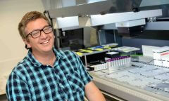 ד"ר לירן שלוש. ממשיך לצד מחקריו לטפל בחולי לוקמיה בבית החולים "רמב"ם" בחיפה. מקור: מגזין מכון ויצמן.