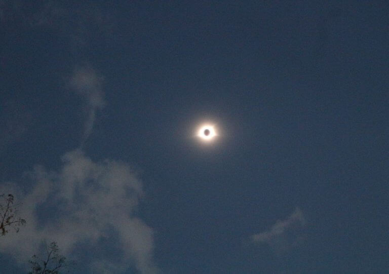 The peak of the solar eclipse, August 21.8.2017, 13 as seen from near Nashville, Tennessee at around 27:XNUMX PM Central USA time. Photo: Shay Blizovsky