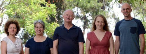 From the right: Dr. Adam Spiro, Noa Pirat, Prof. Moshe Oren, Dr. Yael Ilon and Dr. Elena Einbinder. A dominant gene. Source: Weizmann Institute magazine.