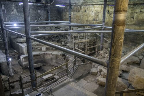 Excavation of the Wilson arch - general view. In the excavation, 8 layers of the stones of the Kotel were exposed. Photo: Yaniv Berman, courtesy of the Antiquities Authority.
