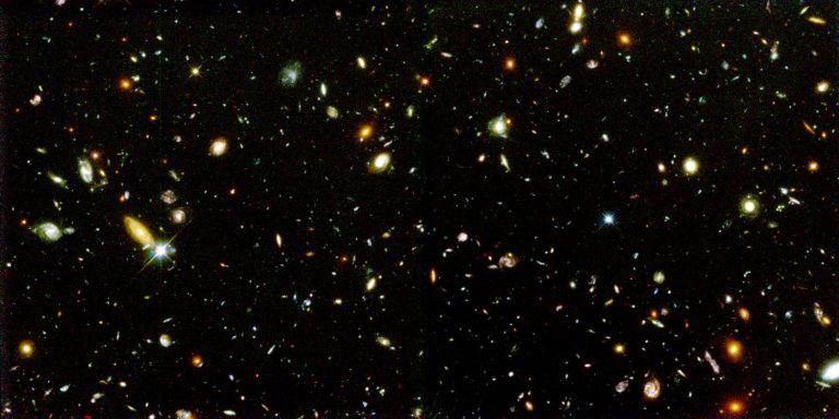 חידת האנרגיה האפלה, המסתורין של מדוע התפשטותו של היקום מאיצה, היא אגוז קשה לפיצוח. צילום: NASA and A. Riess (STScI), CC BY.