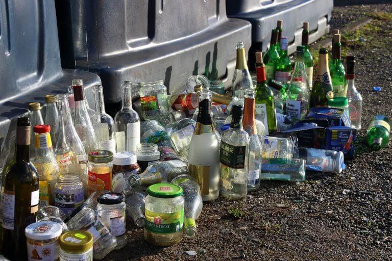 One waste, two rules: bottles in deposit and packaging. Source: pixabay.