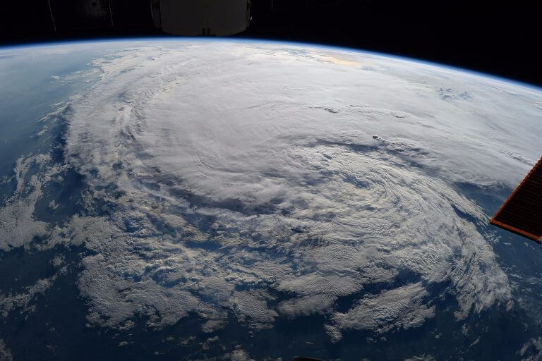 הוריקן הארווי כפי שנראה מתחנת החלל הבינלאומית. מקור: NASA.