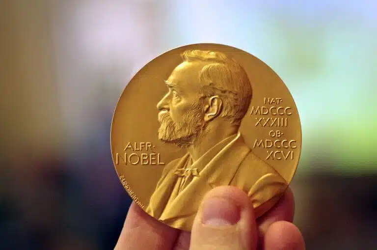 عملة جائزة نوبل للكيمياء. المصدر: آدم بيكر.