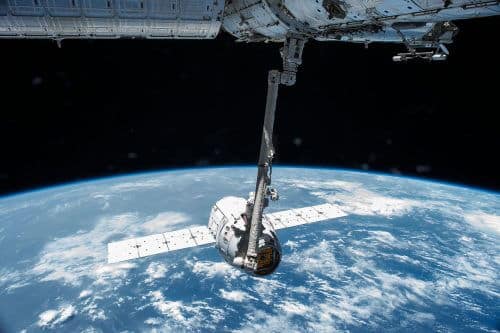 The used Dragon spacecraft that was launched yesterday, in a photo from its previous mission to the International Space Station, in April 2015. Photo: NASA.