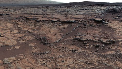 האזור במכתש גייל במאדים שבו ביצעה קיוריוסיטי חיפוש אחר מינרלים קרבונטים. מקור: נאס"א.