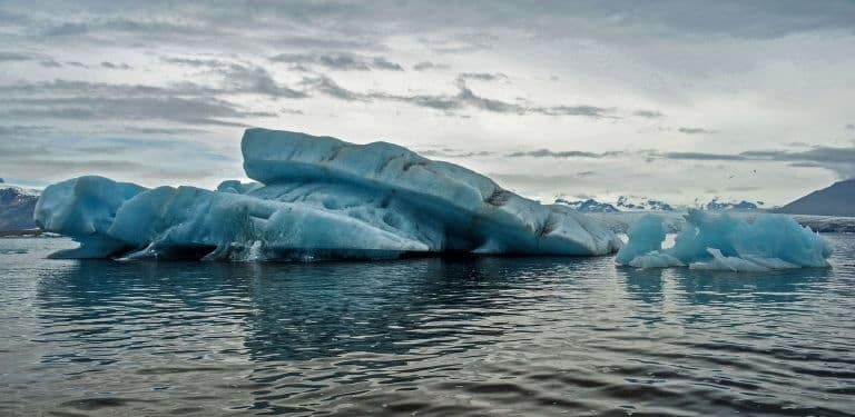ב-2016 היקף שטח הקרח הימי באזור הארקטי היה הנמוך ביותר מאז החלו המדידות של נתון זה ב-1979. הקרח הימי באזור אנטארקטיקה היה השני הנמוך ביותר. מקור: pixabay.com.