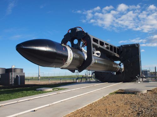 אלקטרון מובל לאתר השיגור הפרטי של חברת רוקט לאב בחצי האי מאהיה, באי הצפוני של ניו זילנד. מקור: Rocket Lab.