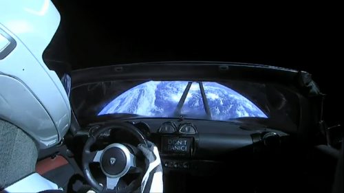 כדור הארץ ממושב הנהג של מכונית הטסלה. מקור: SpaceX.