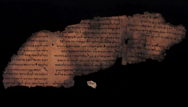 9. The scroll of Psalms known in research. Below it appears the new small section that belongs to it, chapter KMZ. Photo: Shai Halevi, the online library of the scrolls of the Yehuda desert named after Leon Levy