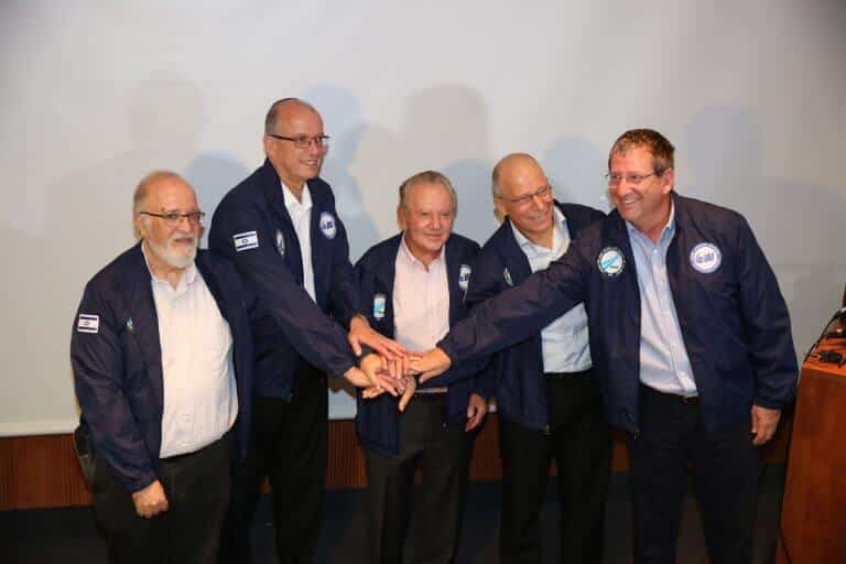 From right to left: Ofer Doron, director of a space plant at the Aerospace Industry, Dr. Ido Antavi, CEO of the SpaceIL association, Maurice Kahn, businessman and president of the SpaceIL association, Yossi Weiss, CEO of the Aerospace Industry, and Itzik Ben Israel. Photo Eliran Avital