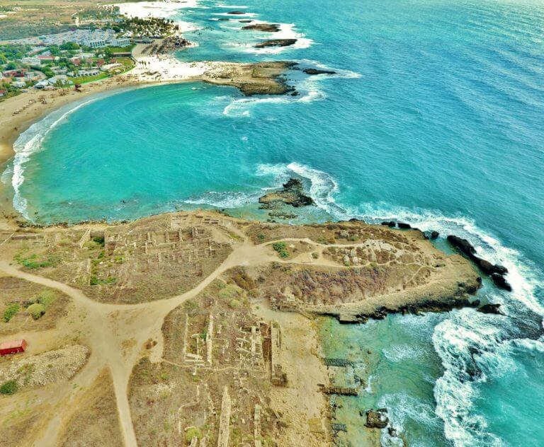 The condensate from the rig is planned to be piped through an underwater pipeline that is currently located at Dor Beach to the coast where it will mix in a ratio of up to 3 percent (which will dramatically reduce its volatility) with the crude oil that is flowed through the Katsa pipeline to the refineries. Photo: By Yitzhak Marmelstein CC BY-SA 4.0