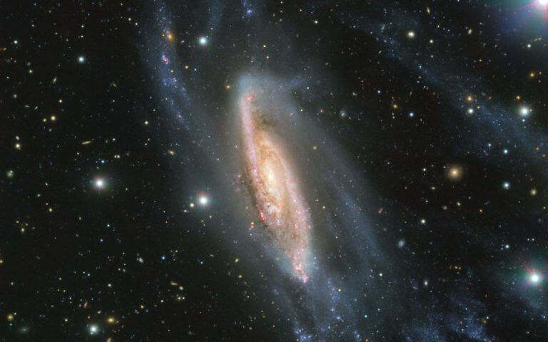 תמונה זו של הגלקסיה הספירלית NGC 3981 צולצה על ידי מכשיר ה- FORS2 ב- VLT של ESO.הגלקסיה NGC 3981 נמצא בקבוצת הכוכבים הדרומית מכתש (Crater) במרחק של כ-65 מיליון שנות אור מכדור הארץ. צילום: ESO