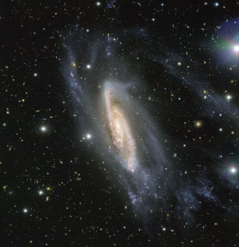 תמונה זו של הגלקסיה הספירלית NGC 3981 צולמה על ידי מכשיר ה- FORS2 ב- VLT של ESO.הגלקסיה NGC 3981 נמצא בקבוצת הכוכבים הדרומית מכתש (Crater) במרחק של כ-65 מיליון שנות אור מכדור הארץ. צילום: ESO