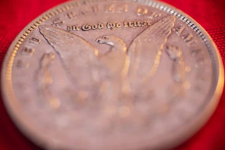 "באלוהים מבטחנו". מטבע מיוחד מכסף שהונפק בארה"ב. צילום: shutterstock