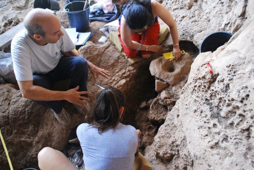  צוות החפירה, מערת רקפת. צילום: דוברות אוניברסיטת חיפה