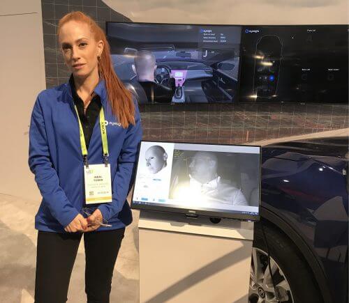 ענבל תורן, מנהלת מוצר בכירה בחברת Eyesight בביתן החברה בתערוכת CES. צילום: אבי בליזובסקי