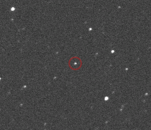 תצפית מדויקת של הסתרה. ת'ולה אולטימה חולף לפני כוכב (בעיגול האדום) ומסתיר אותו להרף עין | צילום: NASA