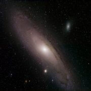 תמונה מורכבת משלושה מסנני צבעים באור הנראה של הגלקסיה אנדרומדה שצולמה באמצעות הטלסקופ של מתקן צוויקי בהר פלומר. התמונה מכסה 2.9 מעלות רבועות – אחד חלקי 16 של השדה המלא של הטלסקופ. אנדרומדה או מסייה 31 היא הגלקסיה הגדולה הקרובה ביותר לגלקסיית שביל החלב שלנו, הנמצאת במרחק 2.5 מיליון שנות אור. צילום Credit: ZTF/D. Goldstein/R. Hurt/Caltech