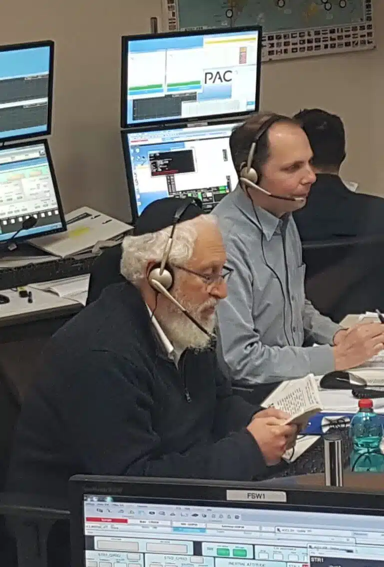 Alex Friedman (left) and Yoav Landsman in the control room before the maneuver. Photo: IAI