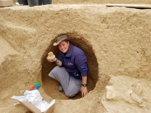 2. Archaeologist Shira Bloch holds a 2000-year-old mouth found in an excavation. Photo: Antiquities Authority