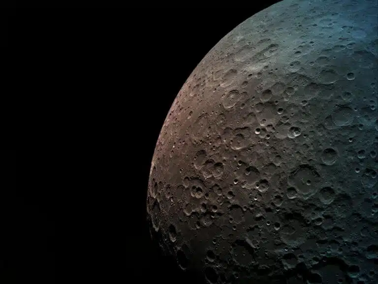 الجانب البعيد من القمر، من ارتفاع 550 كيلومترًا الجانب البعيد من القمر - حقوق الصورة في Genesis مقدمة من SpaceIL و Israel Aerospace Industries.