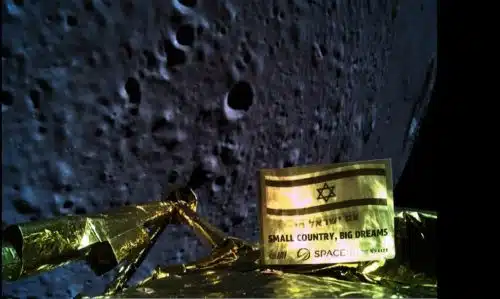A selfie sent by the Genesis spacecraft from 22 km above the moon during the landing process that ultimately failed. Photo by SPACEIL and the Aerospace Industry.