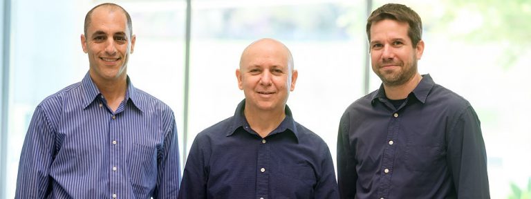 מימין לשמאל: פרופ' אילן דינשטיין, ד"ר גל המאירי וד"ר עידן מנשה. צילום: דוברות אוניברסיטת בן גוריון