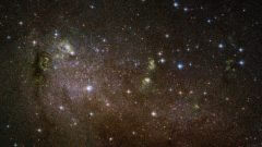 הגלקסיה השכנה IC 10 - גלקסיה לא סדורה ובה התפרצות יצירת כוכבים. צילום: טלסקופ החלל האבל, NASA