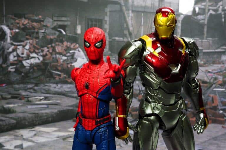 The characters of the heroes of the Marvel comics - Iron Man and Spiderman in Bangkok. Photo: shutterstock.com