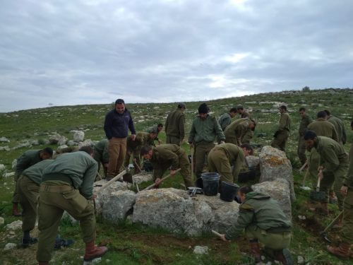 מגדל בן 2700 שנה התגלה בבסיס צנחנים . צילום: רשות העתיקות