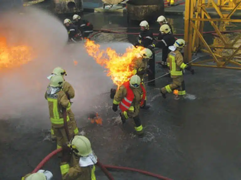 تجربة النسيج المقاوم للحريق لرجال الإطفاء. الصورة: ناسا