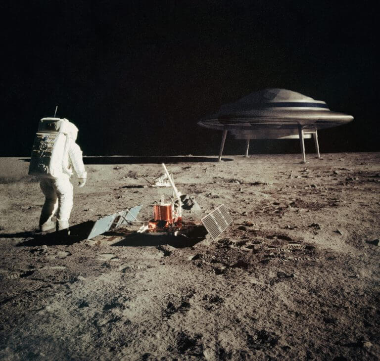 Astronaut meets aliens on the moon. Illustration: shutterstock